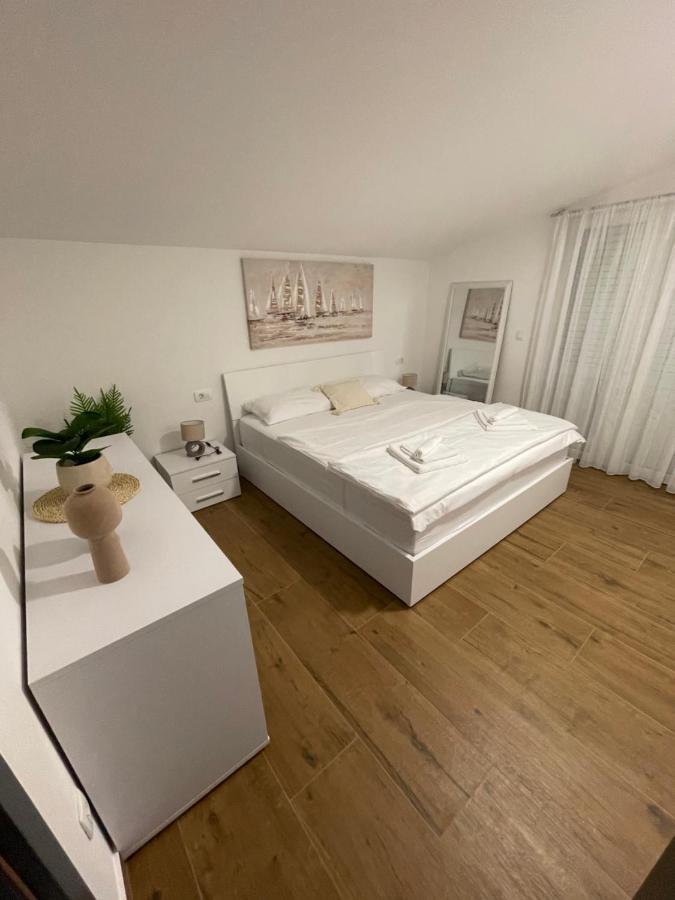 Holiday Home “Marko” With Heated Pool! Нін Екстер'єр фото