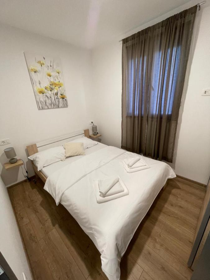 Holiday Home “Marko” With Heated Pool! Нін Екстер'єр фото