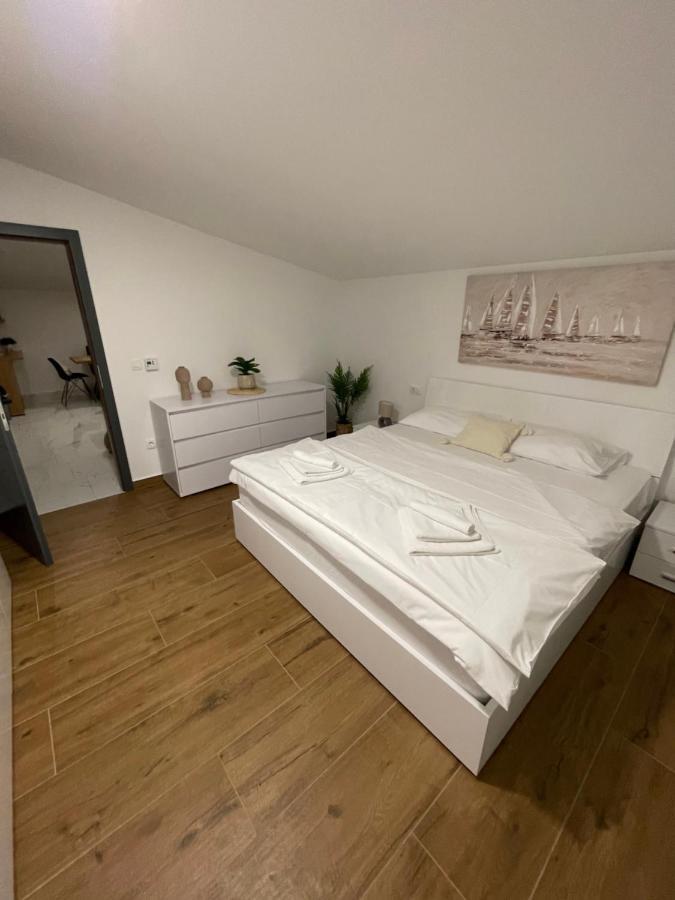 Holiday Home “Marko” With Heated Pool! Нін Екстер'єр фото